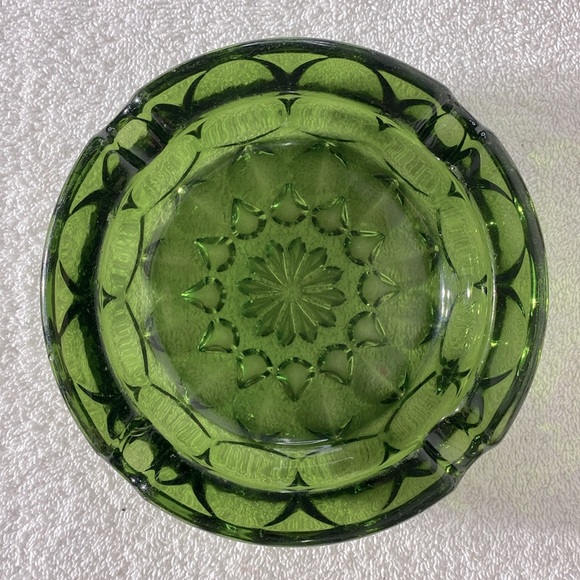 Vintage MCM Avocado Green Textured Glass Round Ashtray Trinket Dish Decor - Picture 1 of 12